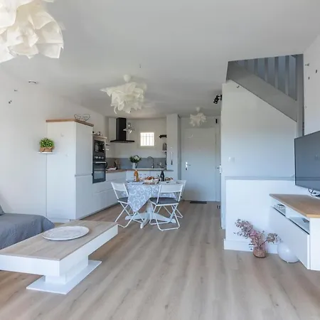 La Petite Poule Rousse - Maison Avec Piscine Nyaraló *