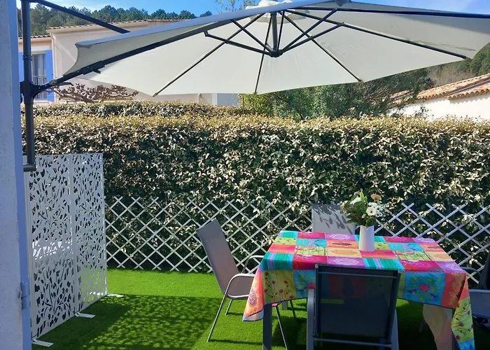 Holiday home La Petite Poule Rousse - Maison Avec Piscine